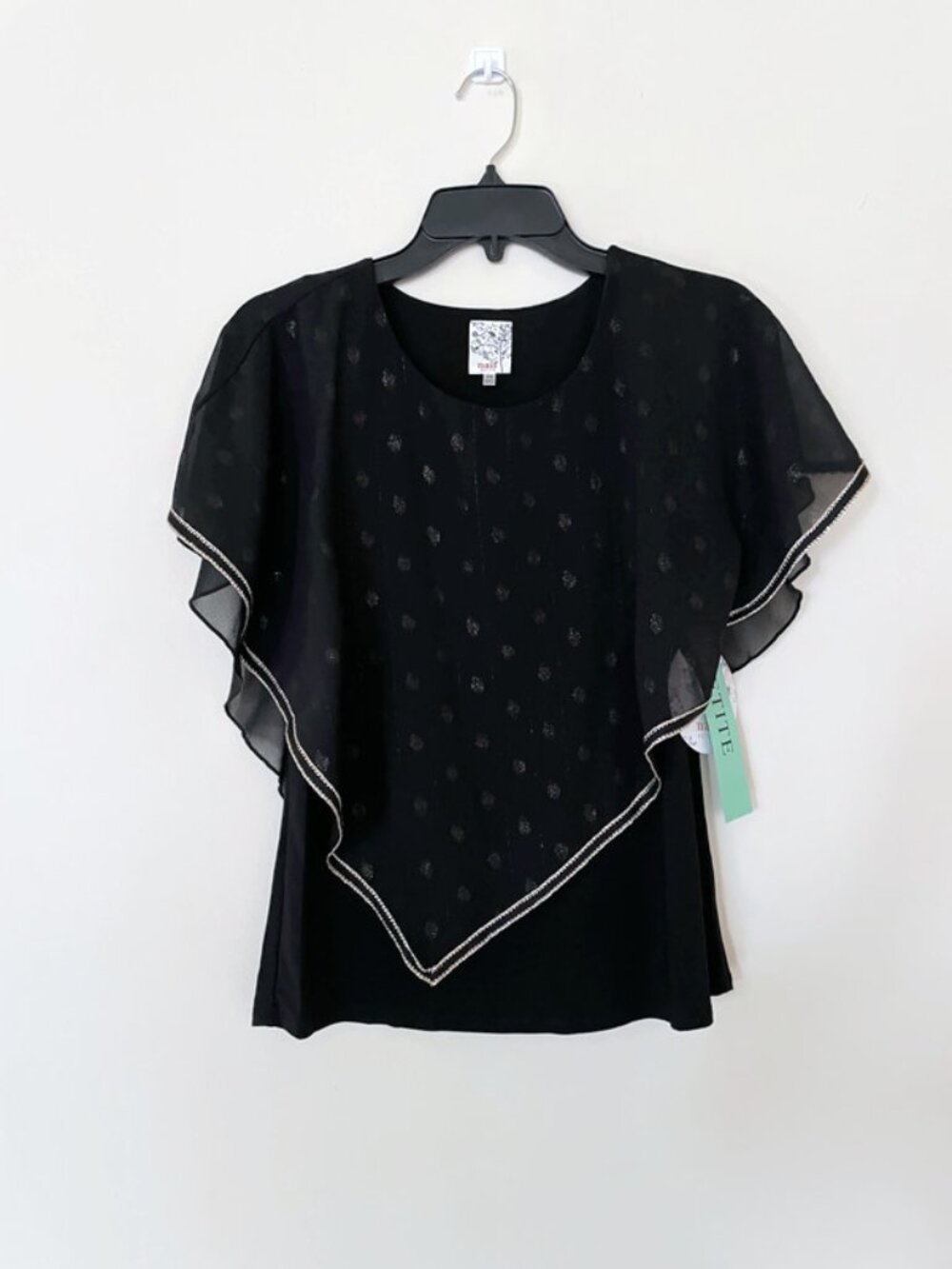 NAIF Elegant blouse with flowy cover